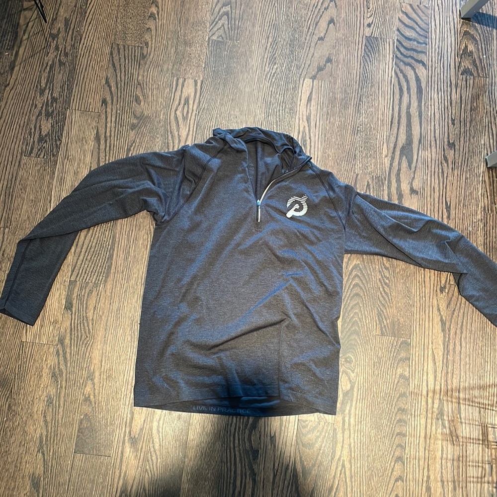 Peloton/lululemon athletic quarter zip